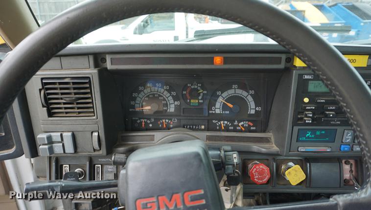 image for item DD7728 1999 GMC C7500 bucket truck