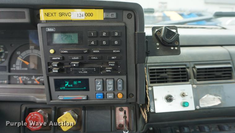 image for item DD7728 1999 GMC C7500 bucket truck