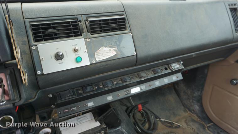 image for item DD7728 1999 GMC C7500 bucket truck