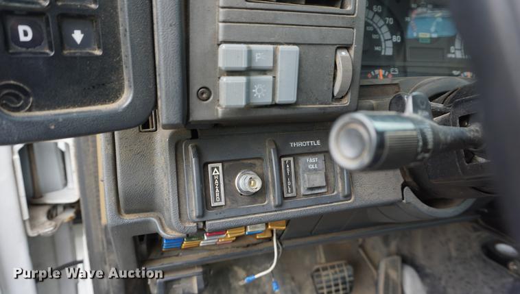 image for item DD7728 1999 GMC C7500 bucket truck