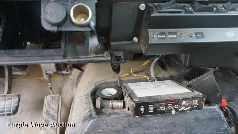 image for item DD7728 1999 GMC C7500 bucket truck