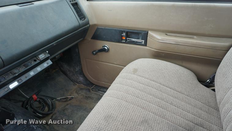 image for item DD7728 1999 GMC C7500 bucket truck