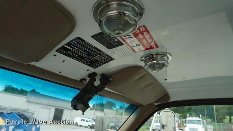 image for item DD7728 1999 GMC C7500 bucket truck