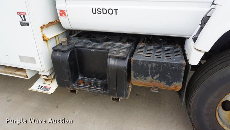 image for item DD7728 1999 GMC C7500 bucket truck