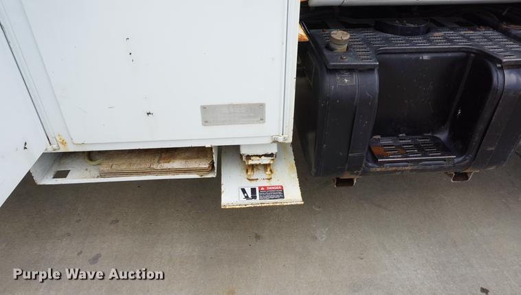 image for item DD7728 1999 GMC C7500 bucket truck