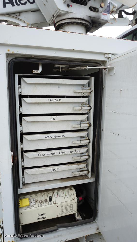 image for item DD7728 1999 GMC C7500 bucket truck