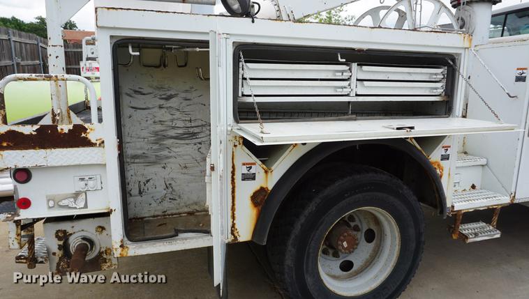 image for item DD7728 1999 GMC C7500 bucket truck