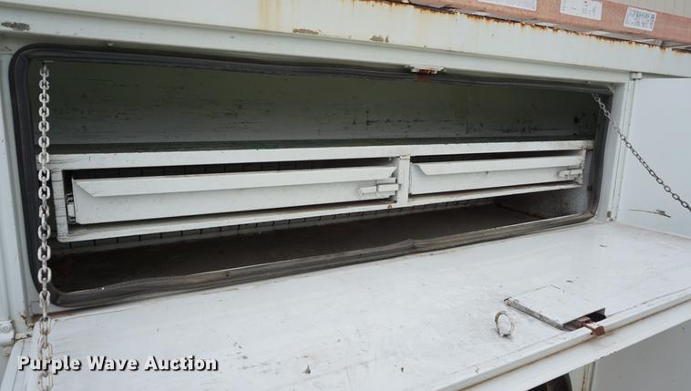 image for item DD7728 1999 GMC C7500 bucket truck