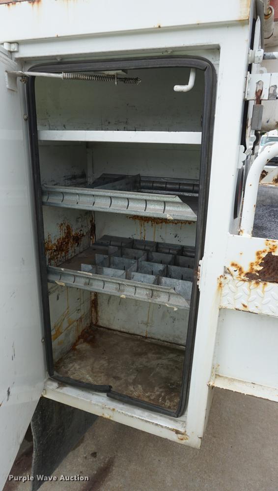 image for item DD7728 1999 GMC C7500 bucket truck