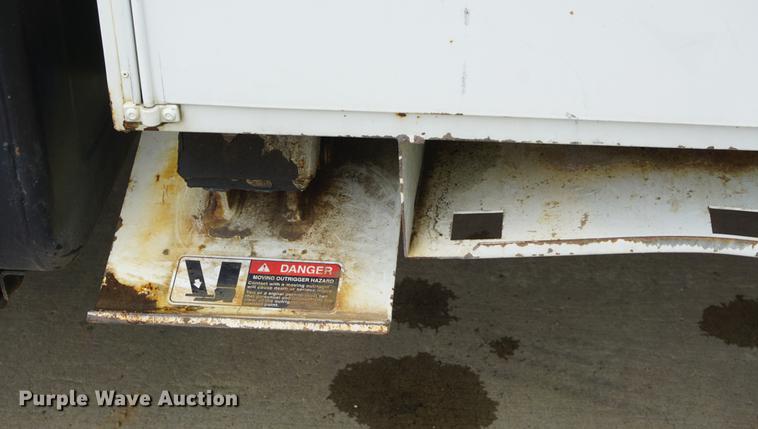 image for item DD7728 1999 GMC C7500 bucket truck