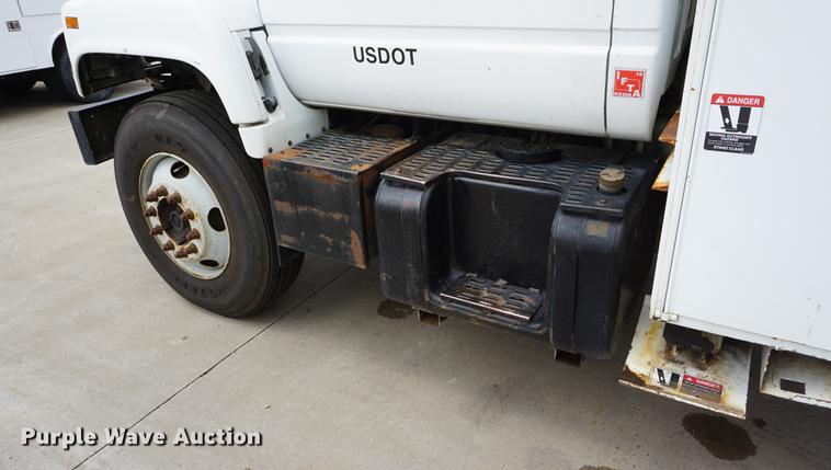 image for item DD7728 1999 GMC C7500 bucket truck