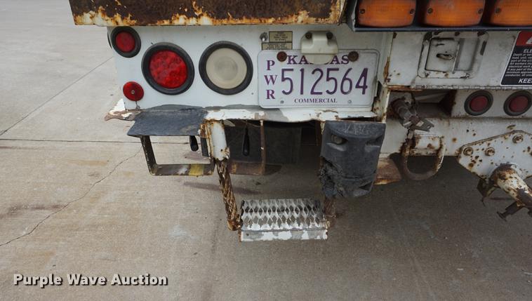 image for item DD7728 1999 GMC C7500 bucket truck