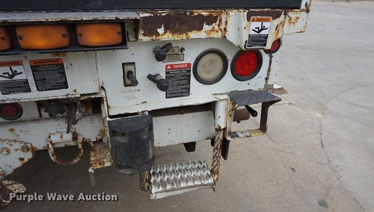 image for item DD7728 1999 GMC C7500 bucket truck