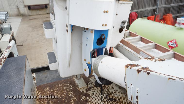 image for item DD7728 1999 GMC C7500 bucket truck