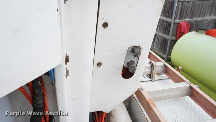 image for item DD7728 1999 GMC C7500 bucket truck