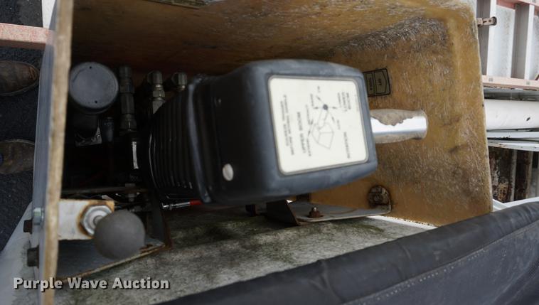 image for item DD7728 1999 GMC C7500 bucket truck