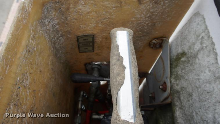 image for item DD7728 1999 GMC C7500 bucket truck