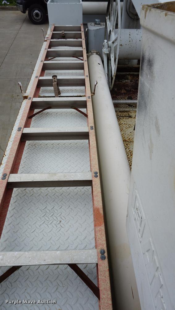 image for item DD7728 1999 GMC C7500 bucket truck