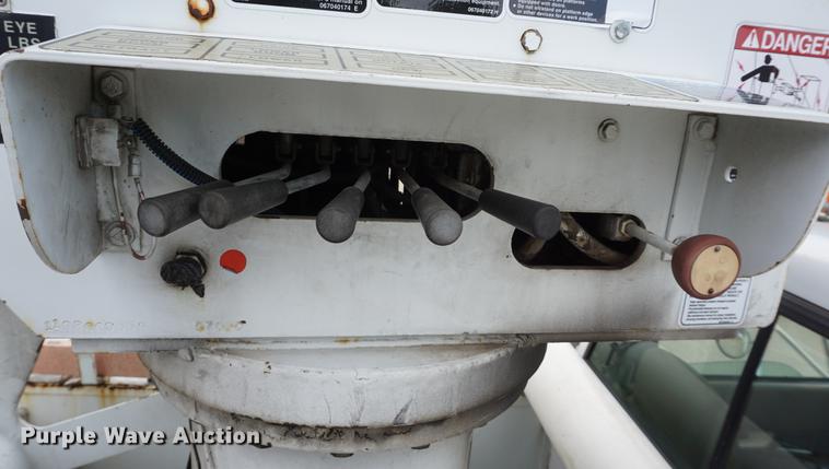 image for item DD7728 1999 GMC C7500 bucket truck