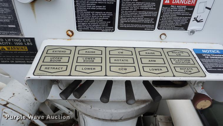 image for item DD7728 1999 GMC C7500 bucket truck