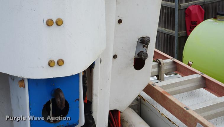 image for item DD7728 1999 GMC C7500 bucket truck