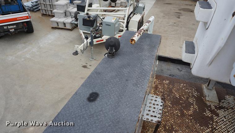 image for item DD7728 1999 GMC C7500 bucket truck