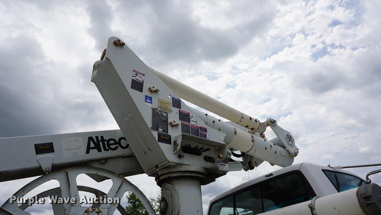 image for item DD7728 1999 GMC C7500 bucket truck