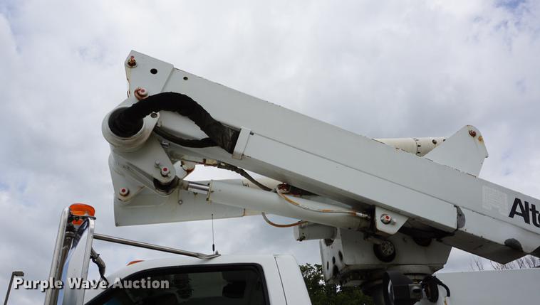 image for item DD7728 1999 GMC C7500 bucket truck