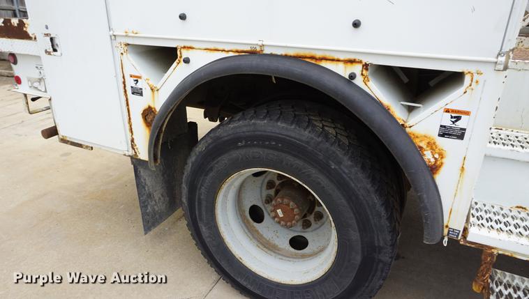 image for item DD7728 1999 GMC C7500 bucket truck