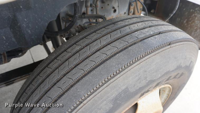 image for item DD7728 1999 GMC C7500 bucket truck