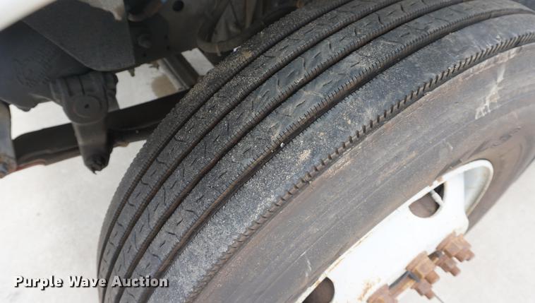 image for item DD7728 1999 GMC C7500 bucket truck