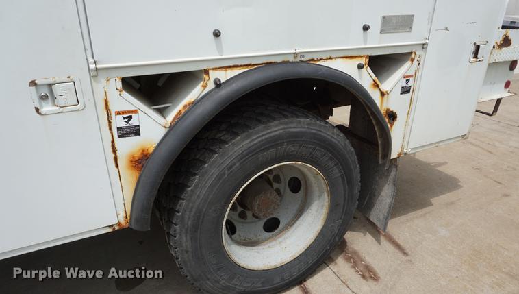 image for item DD7728 1999 GMC C7500 bucket truck