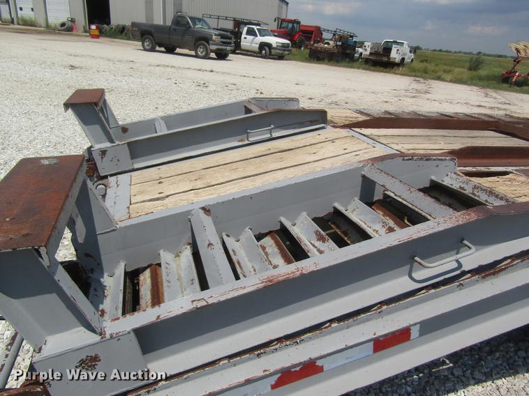 image for item DD8510 2002 American equipment trailer