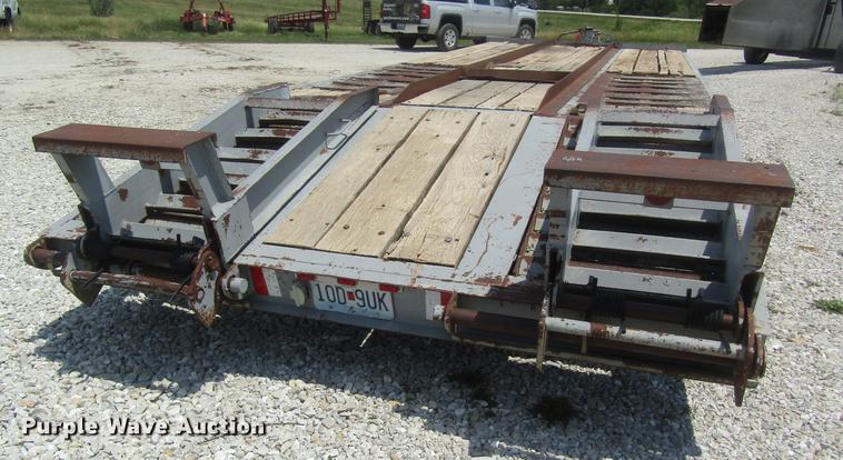 image for item DD8510 2002 American equipment trailer