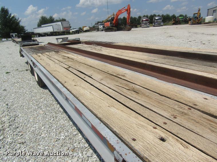 image for item DD8510 2002 American equipment trailer
