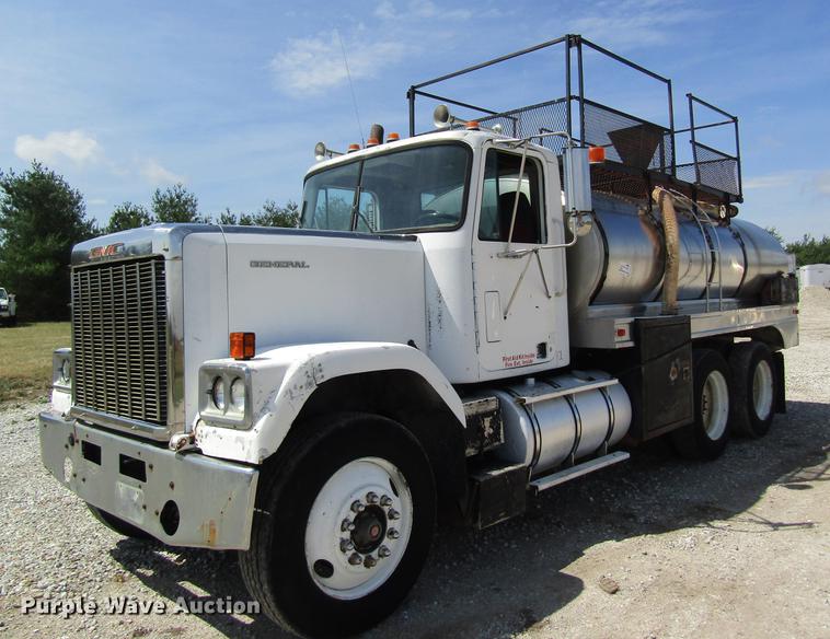 image for item DD8558 1986 GMC General tank truck
