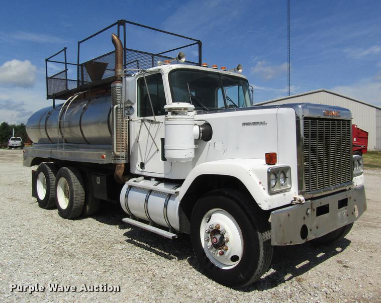 image for item DD8558 1986 GMC General tank truck