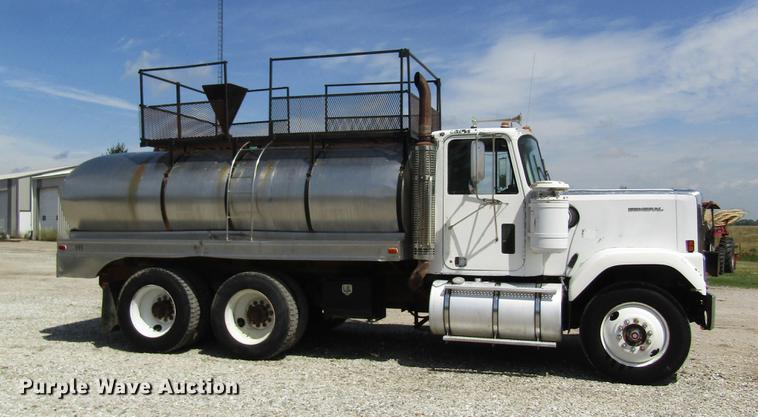 image for item DD8558 1986 GMC General tank truck