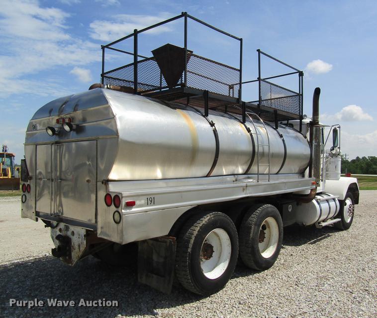 image for item DD8558 1986 GMC General tank truck