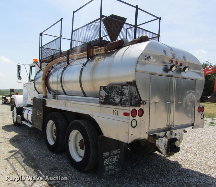 image for item DD8558 1986 GMC General tank truck