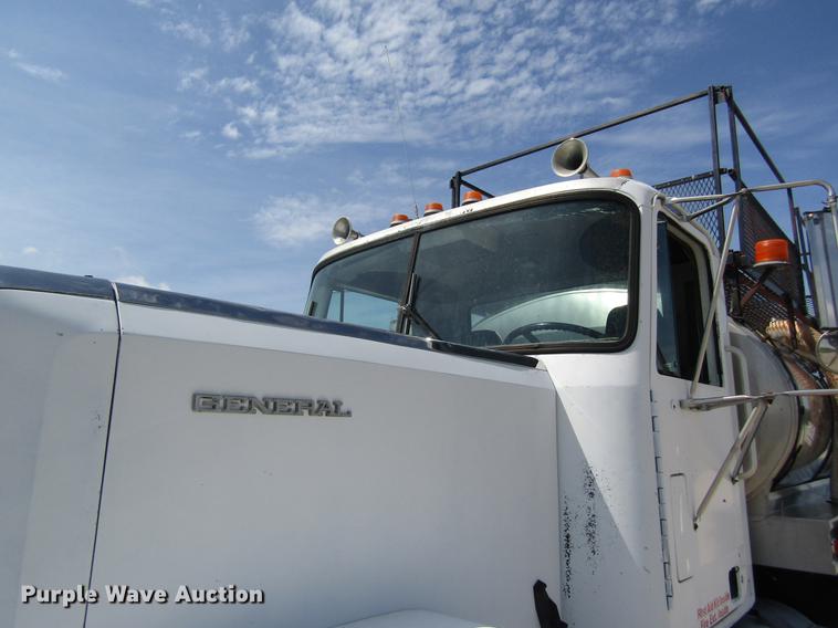 image for item DD8558 1986 GMC General tank truck