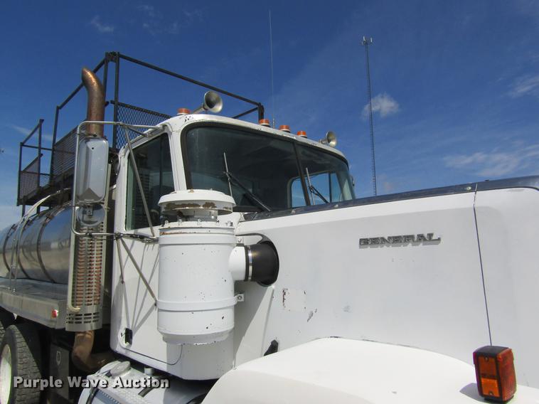 image for item DD8558 1986 GMC General tank truck