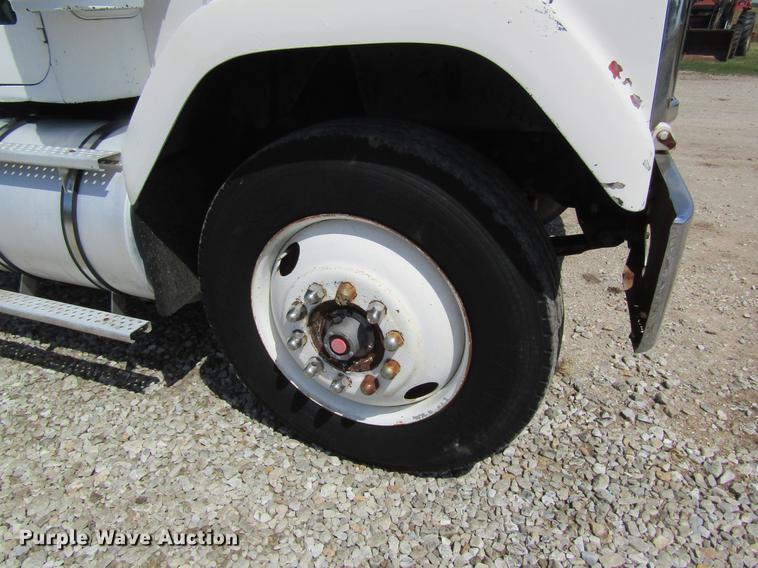 image for item DD8558 1986 GMC General tank truck