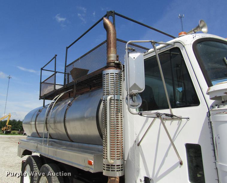 image for item DD8558 1986 GMC General tank truck