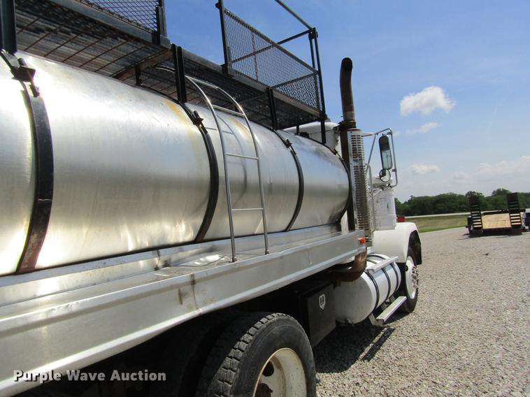 image for item DD8558 1986 GMC General tank truck