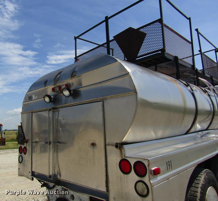 image for item DD8558 1986 GMC General tank truck