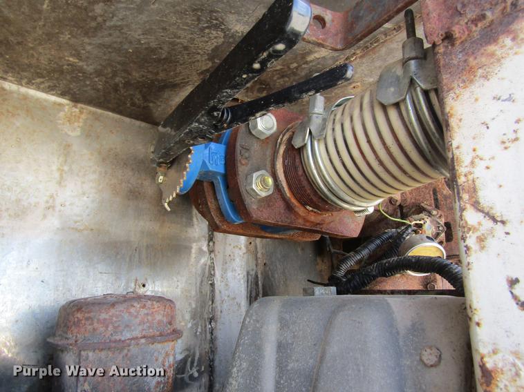 image for item DD8558 1986 GMC General tank truck