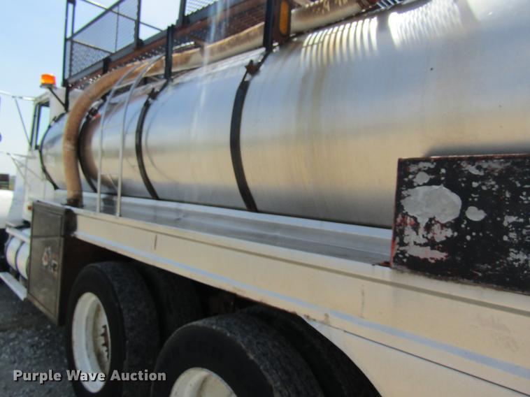 image for item DD8558 1986 GMC General tank truck