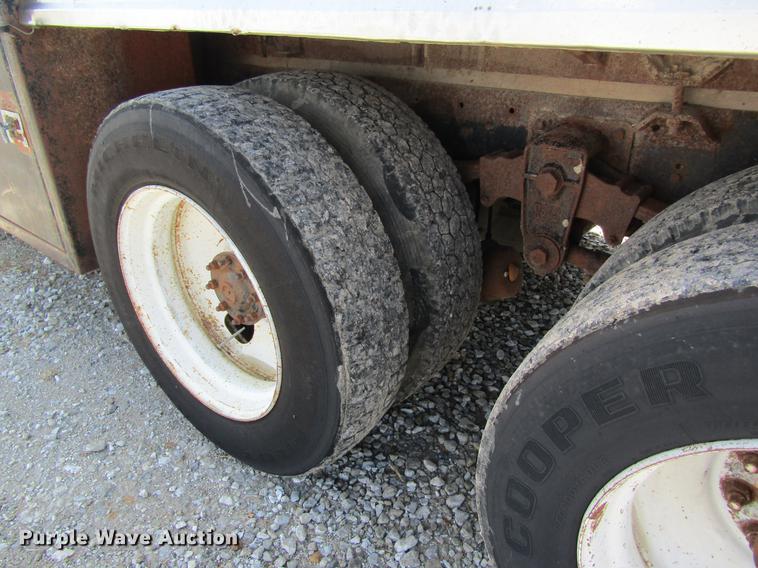 image for item DD8558 1986 GMC General tank truck