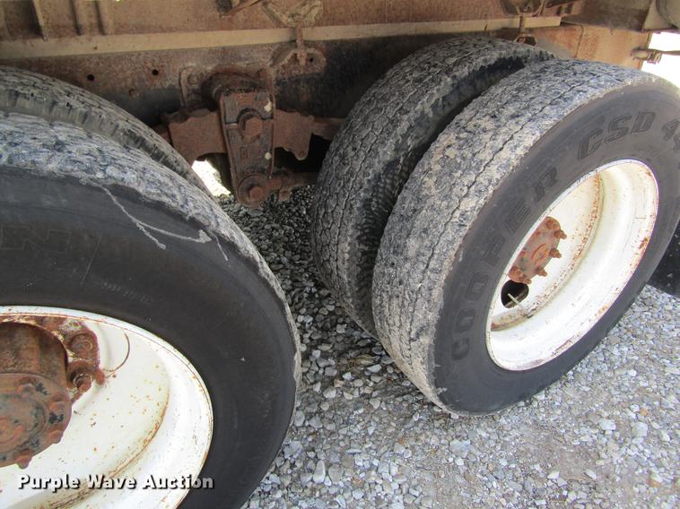 image for item DD8558 1986 GMC General tank truck